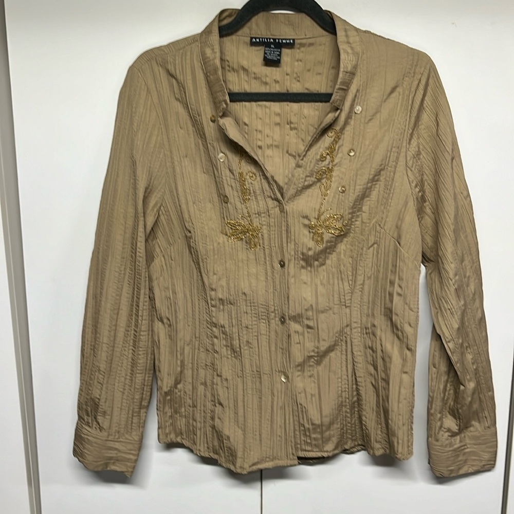 Antilia Femme Embroidered Crinkle Button Front Blouse XL